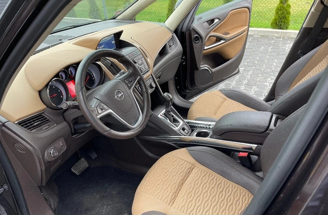 Opel Zafira cena 36997 przebieg: 219000, rok produkcji 2012 z Kozienice małe 667